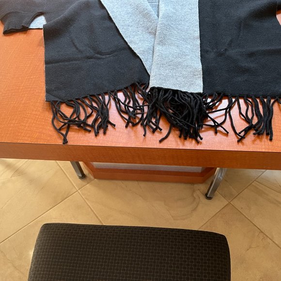 WOMEN'S PONCHO BATWING SLEEVE PONCHO SHAWL FRINGED CAPE BLACK AND GRAY - MINT!!! - Picture 7 of 14